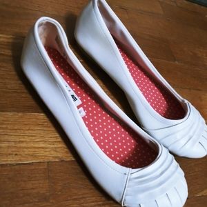 American Eagle brand flats